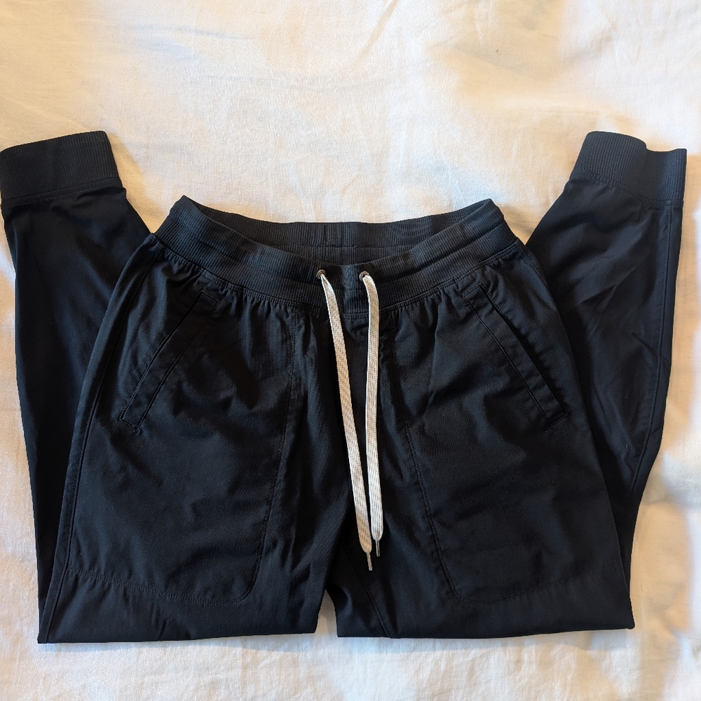 Meta Jogger in Black